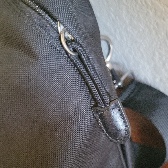 Gucci Black Techno Cat Head Duffel Bag with Red and Green Stripes - Picture 10 of 16